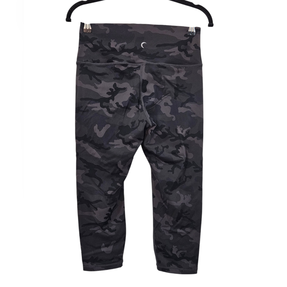 Zyia Forest Camo Luxe High-Rise Capri Size 6-8 - Picture 7 of 8